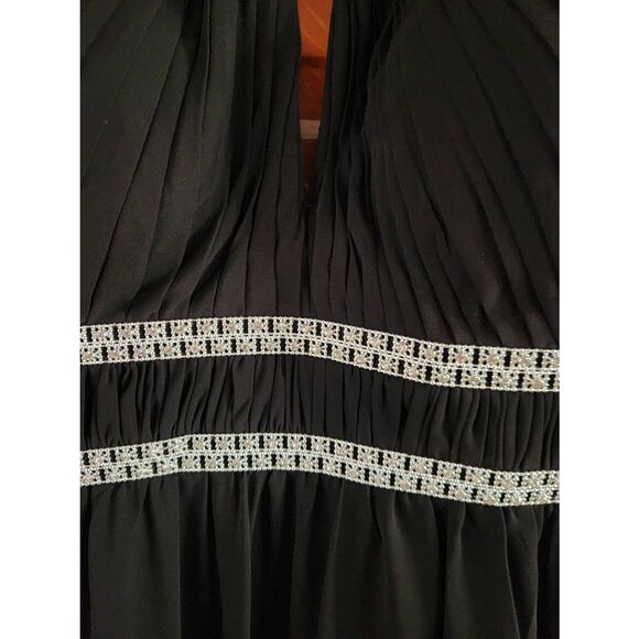 Bill Levkoff size 14 Black and Silver full length gown.  Stunning 😍 - Picture 4 of 11